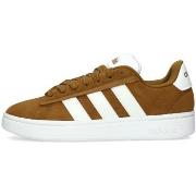 Kengät adidas  IH3843  44