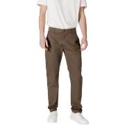 Chino-housut / Porkkanahousut Calvin Klein Jeans  TAPERED CHINO J30J32...