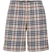 Shortsit & Bermuda-shortsit Burberry  8074177  IT M