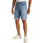Shortsit & Bermuda-shortsit Calvin Klein Jeans  J30J327516  IT 42