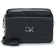 Olkalaukut Calvin Klein Jeans  CK RE-LOCK POCKET CAMERA BAG  Yksi Koko