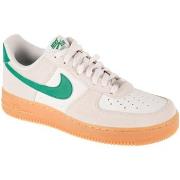 Kengät Nike  Air Force 1 07 LV8  39