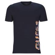 Lyhythihainen t-paita Guess  SS CN GUESS VERTICAL LOGO TEE  EU L