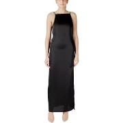 Pitkä mekko Only  Onlchigo Life Strap Satin Maxi Wvn 15340535  EU M