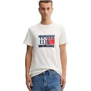 Lyhythihainen t-paita Tommy Jeans  DM0DM21977  EU M