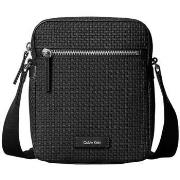 Olkalaukut Calvin Klein Jeans  EMBOSSED WOVEN REPORTER LV04D3208G  Yks...