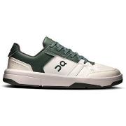 Kengät On  The Roger Clubhouse  44 1/2