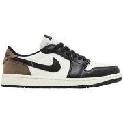 Kengät Nike  Jordan 1 Retro Low OG Mocha  47 1/2