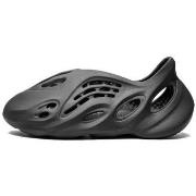 Sandaalit adidas  Yeezy Foam RNNR Onyx  39