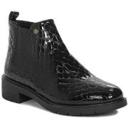 Tennarit Maciejka  P721901007  38