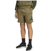 Shortsit & Bermuda-shortsit adidas  Short  Essentials vert  EU L