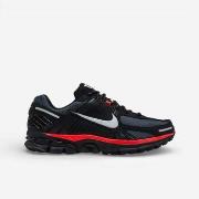 Kengät Nike  Zoom Vomero 5 Black Metallic University Red  42 1/2