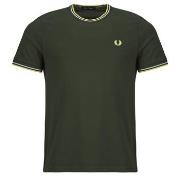 Lyhythihainen t-paita Fred Perry  TWIN TIPPED T-SHIRT  EU XXL