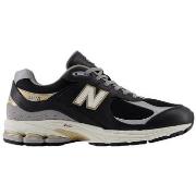 Kengät New Balance  2002R Black Sea Salt Gold Metallic  42