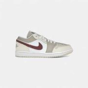 Kengät Nike  Jordan 1 Low SE Desert Khaki Red Sepia (Women's)  36