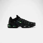 Kengät Nike  -air-max-plus-black-green-strike  41