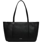 Laukut Calvin Klein Jeans  EMBLEM HW PEBBLE TOTE LV04F3424G  Yksi Koko