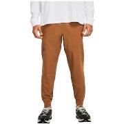 Jogging housut / Ulkoiluvaattee Under Armour  Pantalon de survêtement ...