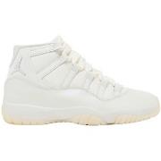 Kengät Nike  Jordan 11 Retro Pearl (Women's)  38