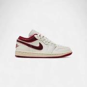 Kengät Nike  Jordan 1 Low Ruby (Women's)  36