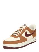 Nike Sportswear Matalavartiset tennarit 'Air Force 1 '07 LV8'  karamel...