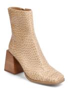 Duchess Bootie Beige Steve Madden