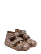 Starters? Two Velcro Scalloped Sand Pink Pom Pom