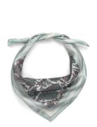 Cwfazielle Green Claire Woman