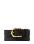 Ebba Black Saddler