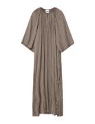 Sophia - Crinkled Surface Polvipituinen Mekko Brown Day Birger Et Mikk...