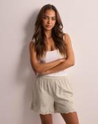 Pieces - Beige - Pcalmina Mw Embroidery Shorts Bc