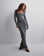 Nelly - Harmaa - Slim Long Sleeve Dress