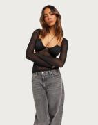 Nelly - Musta - Stunning Detail Mesh Top