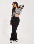 Nelly - Musta - Low Waist Maxi Skirt