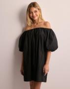 Gina Tricot - Musta - Off shoulder poplin dress