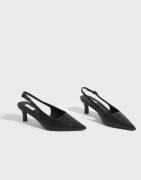 Nelly - Musta - Pointy Low Slingback