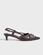 Nelly - Ruskea - Pointy Buckle Slingback