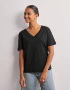 Selected Femme - Musta - Slfstandard Ss V-Neck Tee Noos