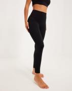 Spanx - Musta - EcoCare Seamless Leggings