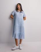 Only - Kukallinen - Onlmaya Life S/S Dress Wvn Noos