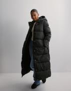 Pieces - Musta - Pcmaddie Long Puffer Jacket Noos Bc