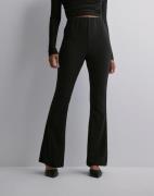 Vero Moda - Musta - Vmliva Hw Flared Pant Noos