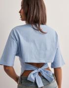 Nelly - Sininen - Open Back Tie Tee