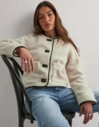 Neo Noir - Beige - Oak Fluffy Jacket