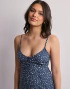 Nelly - Sininen - Button Detail Dress