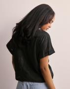 Pieces - Musta - Pcafie Ss Reversible Lace Top Sww