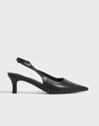 Nelly - Musta - Pointy Low Slingback