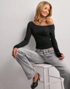 Nelly - Musta - Second Skin Top