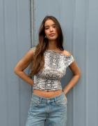 Nelly - Kuviollinen - Asymmetric Shoulder Print Top