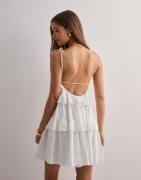 Nelly - Valkoinen - Volume Flounce Dress